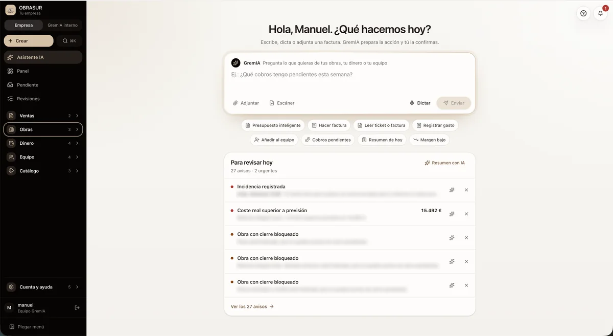 Pantalla de GremIA con el asistente de inteligencia artificial y los avisos del día de una empresa de reformas